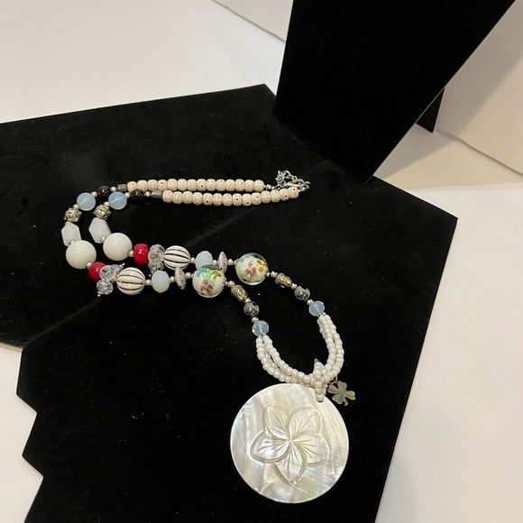 Beautiful mother of pearl necklace - Picture 5 of 5